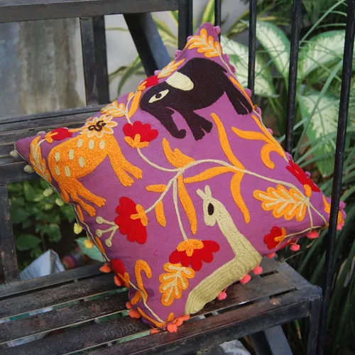Vista 2 de INDACORIFY Almohada Suzani con estampado de animales, funda de almohada bordada de 16 x 16 pulgadas, funda de almohada decorativa, pompón indio