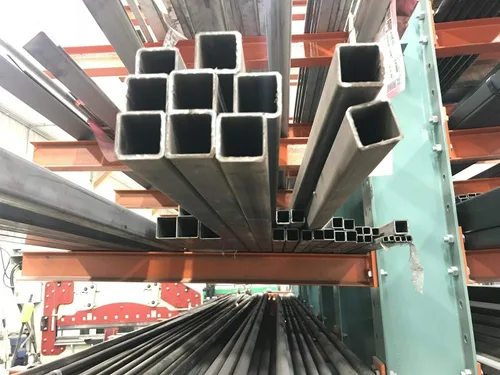 Vista 3 de Tubo cuadrado de acero para pared de 2 x 2 x .250 pulgadas, pieza de 24 pulgadas