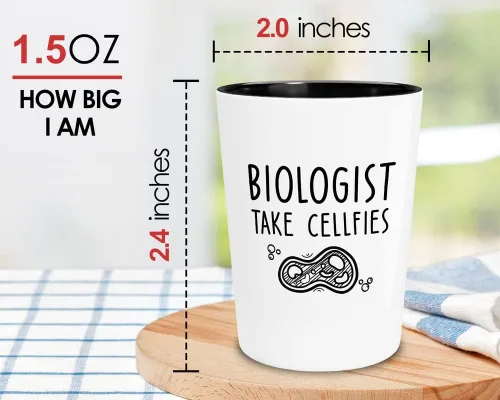 Vista 2 de Biologist Shot Glass 1.5oz - Los biólogos toman Cellfies - Científico Naturalista Zoólogo Ecologista Genetista Organismo Células Botánico