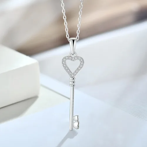 Vista 4 de Aprila Collar de plata de ley 925 con colgante de corazón con circonita cúbica, regalo de joyería para madre, abuela, niña, nieta, novia