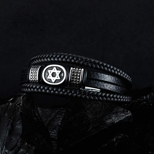 Vista 3 de Pulsera de piel trenzada de tres capas con cierre magnético de la estrella de David de Titbra