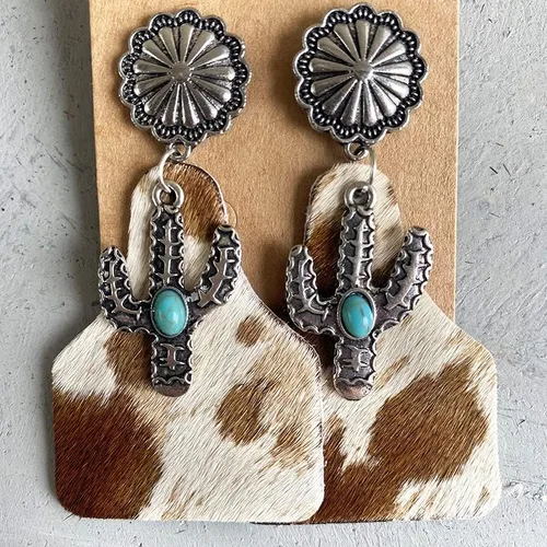 Vista 2 de Juego de aretes de vaquera occidental, estilo bohemio, vintage, hechos a mano, bohemios, turquesa, con estampado de vaca, de cuero