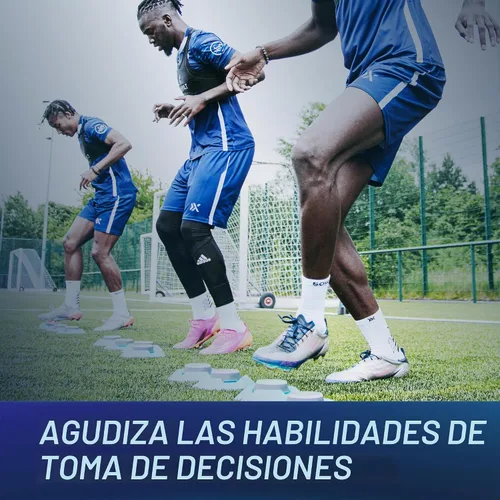 Vista 4 de BlazePod Kit de entrenamiento de reacción de fútbol – 4 cápsulas de luz inteligentes para velocidad, control de pelota y coeficiente intelectual