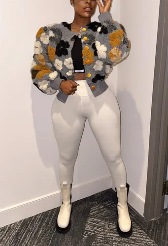 Vista 4 de Ptorlio Chaqueta bomber recortada floral para mujer, manga larga, con botones, ropa de abrigo