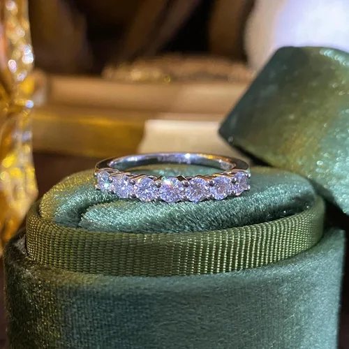 Vista 7 de IRROYA Anillos de boda de moissanita genuina para mujer, 7 piedras, corte redondo, 0.70 quilates, anillos de boda de moissanita para mujer, chapados
