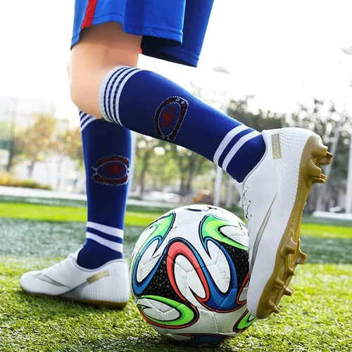 Vista 4 de zcdyn Tacos de fútbol para hombre, zapatos de fútbol para interiores y exteriores, zapatos de fútbol firme para entrenamiento