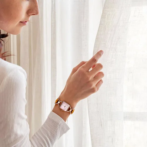 Vista 5 de LANZOOM Reloj de cuarzo para mujer, elegante esfera cuadrada de gradación de cristal nacarado, correa de cuero ajustable marrón y amarillo