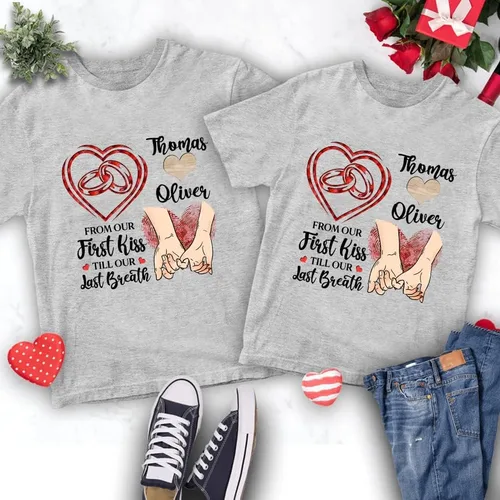 Vista 2 de Camiseta personalizada para pareja amante de él y ella desde nuestro primer beso, anillo de pareja mano en mano, regalos personalizados con nombre
