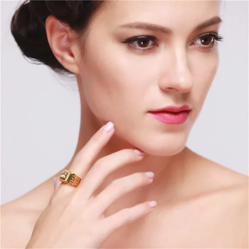 Vista 2 de Uloveido Anillos anchos cuadrados brillantes chapados en platino y oro con circonita cúbica brillante, anillos de boda para hombres JX001, talla 7