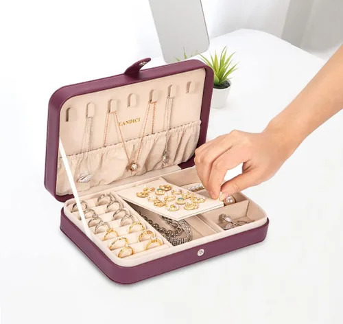Vista 8 de LANDICI - Caja de joyería pequeña para mujeres y niñas, estuche organizador de joyería de viaje de cuero PU, soporte portátil para almacenamiento