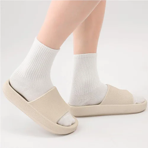 Vista 6 de TOBVZOO Pantuflas de nube para mujeres y hombres, suela gruesa y suave, antideslizantes, para baño