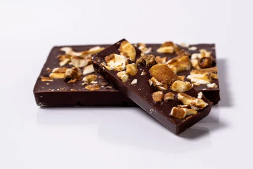 Vista 4 de Rawmio Caramelo de coco y corteza de anacardo triturada, 2.12 onzas, cruda, orgánica, vegana, kosher