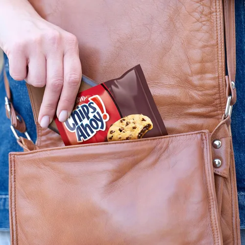 Vista 7 de CHIPS AHOY! Paquete variado de galletas, chispas de chocolate original, chispas de chocolate masticables con tazas de mantequilla de maní Reese's
