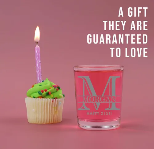 Vista 2 de Vaso de chupito grabado personalizado de 2.5 onzas, 1 paquete, nombre del monograma personalizado, regalos personalizados para hombres y mujeres