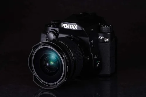 Vista 3 de Pentax HD-DA Fish-Eye 10-17mm F3.5-4.5 ED Lente ultra gran angular de zoom diagonal de ojo de pez compacta y ligera para cámaras DSLR K-1 II, K-70