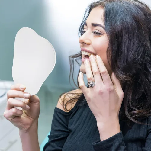Vista 4 de Jetec 2 piezas de espejo de mano en forma de dientes, bonito espejo de maquillaje de mano, espejos dentales de plástico con asa, espejo de mano