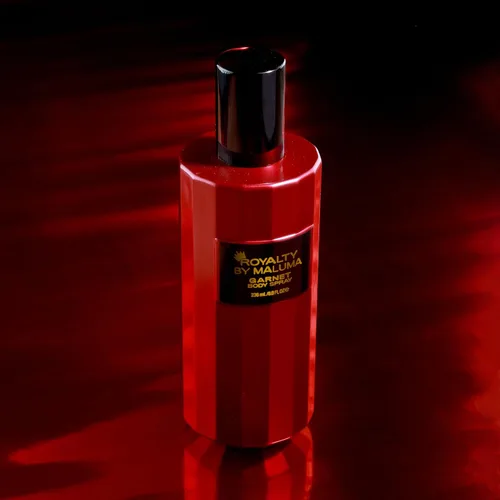 Vista 2 de Garnet Body Spray para hombres, 8 onzas, perfume audaz y vibrante para hombres, fragancia de madera Fougere, notas superiores de lavanda y rosa