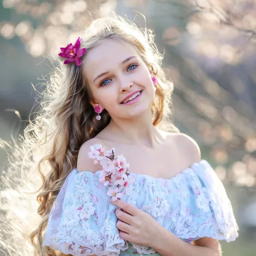 Vista 6 de Accesorios de disfraz para niñas aretes morados con clip para el cabello clip de princesa juego de rol para Isabella