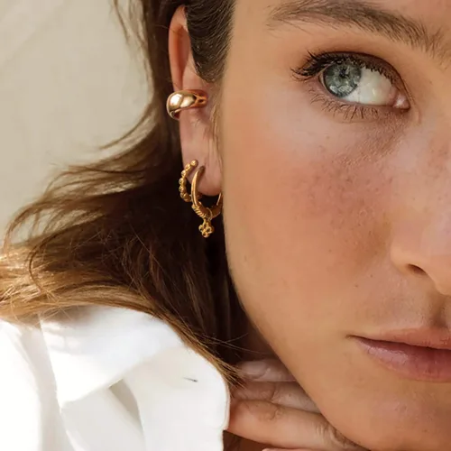 Vista 2 de MYEARS Women Huggie Earrings Gold Hoop 14K Gold Filled Small Simple Handmade Hypoallergenic Everyday Jewelry