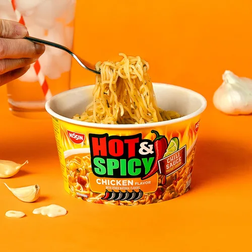 Vista 3 de Nissin Sopa de fideos ramen caliente y picante, pollo, 3.32 onzas