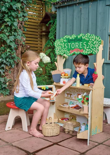 Vista 6 de Tender Leaf Toys - Cesta de mariscos - 6 piezas de mariscos de madera con cesta de mimbre hecha a mano, juego de comida de simulación, supermercado