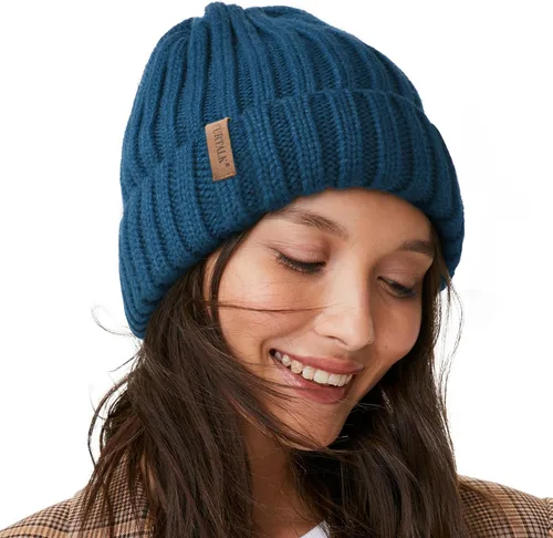 Vista 12 de FURTALK - Gorros de invierno con forro polar para mujer, gorro de punto grueso con calavera, gorro de nieve para mujer Beige