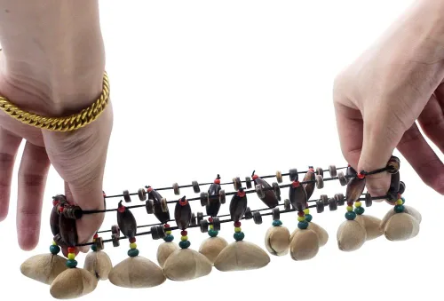 Vista 4 de Pulsera de concha de nueces estilo tribal africano Dora Nut Handbell Accesorios de percusión