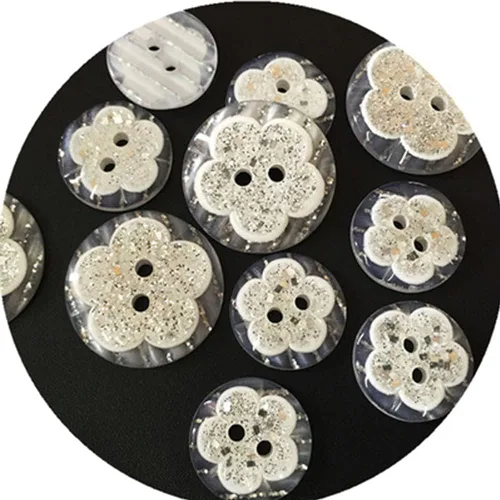 Vista 3 de 50 botones de resina con diseño de estrellas y flores, 2 agujeros, para coser, álbumes de recortes y manualidades (flor con purpurina de 0.492 in)