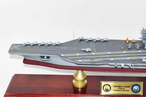Vista 2 de USS John C Stennis CVN-74 Nimitz Class Carrier Modelo, azul marino, caoba, 24 pulgadas, Clase Nimitz