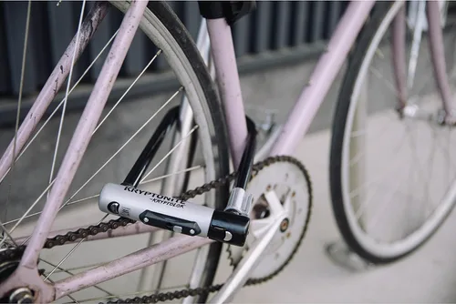 Vista 7 de Kryptonite Kryptolok - Candado en U, 1/2 pulgada (12.7 mm), con arco de cierre en U flexible. Bike-U-Lock