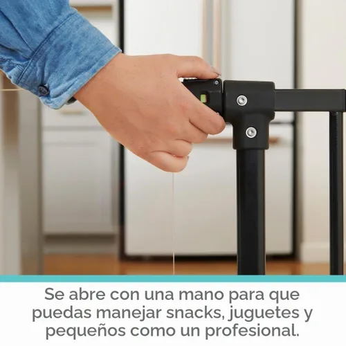 Vista 8 de Toddleroo by North States - Puerta de bebé transparente StepSafe: Puerta de metal para bebés con puerta transparente - Puerta de seguridad ajustable
