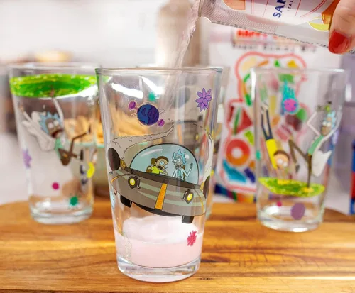 Vista 4 de Rick and Morty Vasos de pinta de 16 onzas, juego de 4 vasos de cerveza tradicionales para licor, bebidas