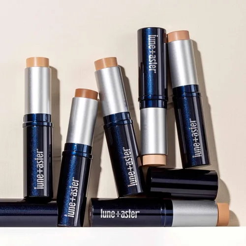 Vista 4 de Lune+Aster Barra de base Dawn to Dusk - Una barra de base en crema infundida con ingredientes buenos para ti que ofrece una cobertura duradera e