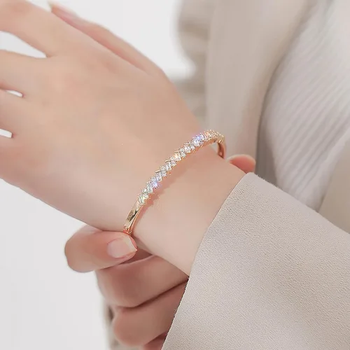Vista 3 de Cowlyn Brazalete abierto de circonita cúbica pulsera de tenis clásica chapada en oro de 14 quilates joyería para mujeres y niñas no conocido
