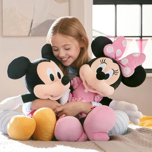 Vista 6 de Disney Store Peluche oficial de Mickey Mouse grande para niños, personaje de peluche con textura mullida y detalles bordados, cola suave, felpa