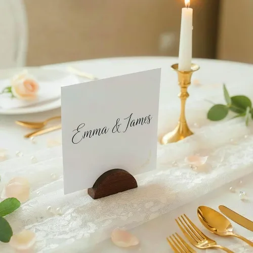 Vista 5 de 10 tarjeteros de madera para colocar tarjetas, diseño semicircular, números de mesa de madera ligeros para tarjetas delgadas de fiesta de boda
