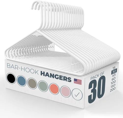 Vista 30 de Perchas de plástico de 15 unidades – Hechas en EE.UU. – Capacidad de 2.7 kg, perchas estándar de ropa con ganchos de correa para vestidos, lencería