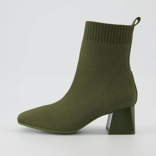 Vista 2 de CUSHIONAIRE Botas Milo Stretch para mujer + espuma viscoelástica, anchos disponibles