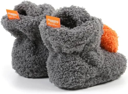 Vista 3 de COSANKIM Botas de forro polar antideslizantes para bebés recién nacidos, calcetines de invierno para niños y niñas, zapatos de cuna cálidos