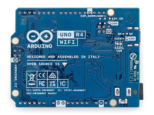 Vista 3 de Arduino UNO R4 WiFi [ABX00087] - Renesas RA4M1 + ESP32-S3, Wi-Fi, Bluetooth, USB-C, CAN, DAC de 12 bits, OP AMP, conector Qwiic, matriz LED de 12 x
