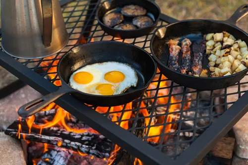 Vista 7 de Amazon Basics Rejilla de Parrilla de Camping Portátil Extra Resistente para Cocinar en Fogatas, Negro