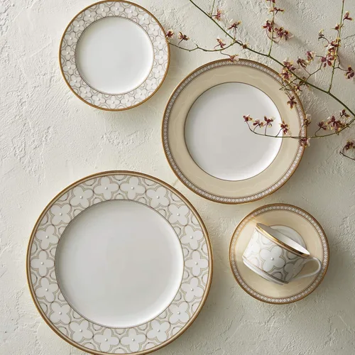 Vista 2 de Noritake Trefolio Gold - Juego de 5 piezas para 1