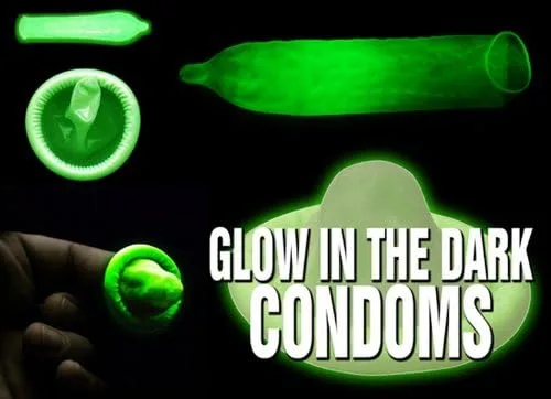 Vista 4 de Night Light Preservativos de látex que brillan en la oscuridad a granel [una nueva experiencia con tu pareja] - 12 preservativos de látex lubricante