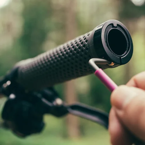 Vista 6 de Funn Combat II - Empuñaduras para manillar de bicicleta de montaña con doble bloqueo en la abrazadera, empuñaduras cómodas y duraderas con diámetro