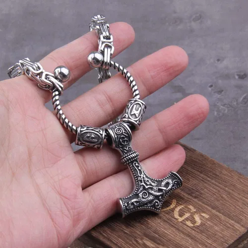 Vista 3 de Cadena King de acero inoxidable con cuentas de runa y collar vikingo de martillo mjolnir con caja de madera como regalo de novio DD377