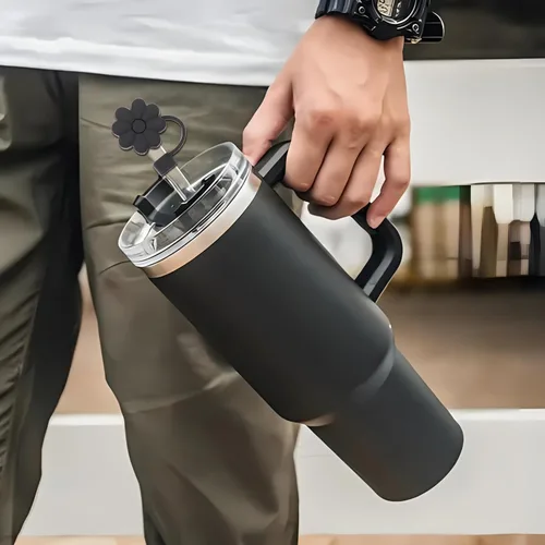 Vista 4 de Stanley - Accesorios para tazas, 1 popote de silicona para vaso Stanley de 30 y 40 onzas con asa y 1 dije de letra inicial para taza (letra A)