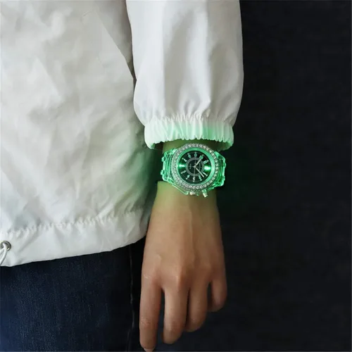 Vista 8 de CdyBox - Reloj de pulsera de silicona con luces de colores LED luminosos para niñas y niños