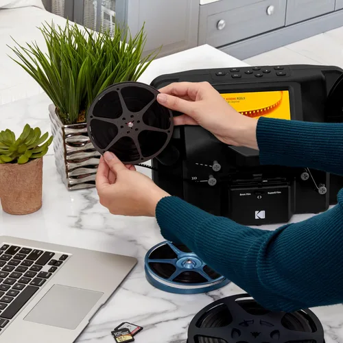 Vista 9 de KODAK REELS - Convertidor digitalizador de películas de 8mm y Super 8 con pantalla grande de 5", escáner convierte película fotograma por fotograma