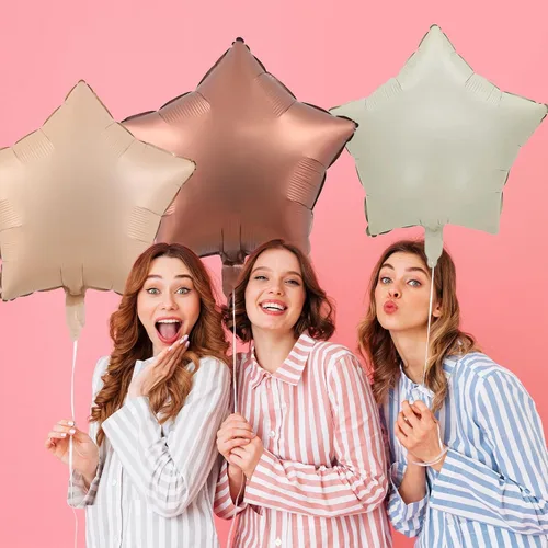 Vista 4 de Globos de papel de aluminio con forma de estrella de arena beige, marrón y blanco, 10 globos de Mylar en forma de estrellas de 18 pulgadas