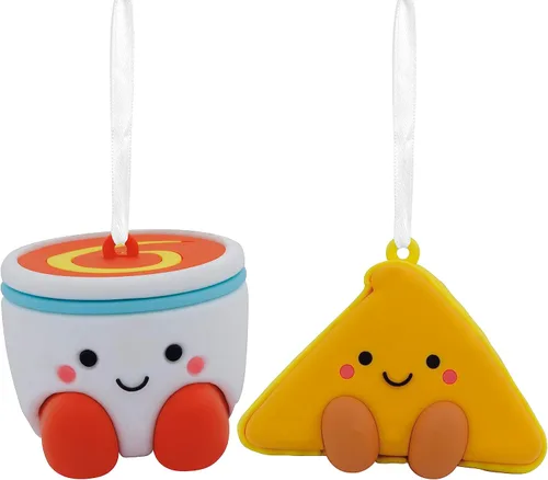 Vista 10 de Hallmark Better Together Adornos Magnéticos de Navidad de Fresa y Chocolate para Árbol, Juego de 2